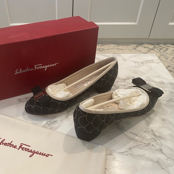 ferragamo vara quilted pump